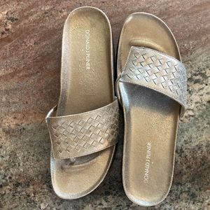 EUC Donald J Pliner Leather Fifi Sandals